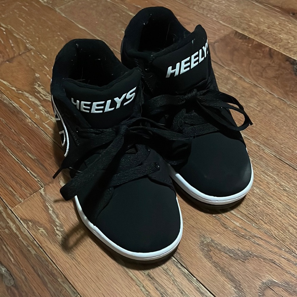 Boys Heelys Like New